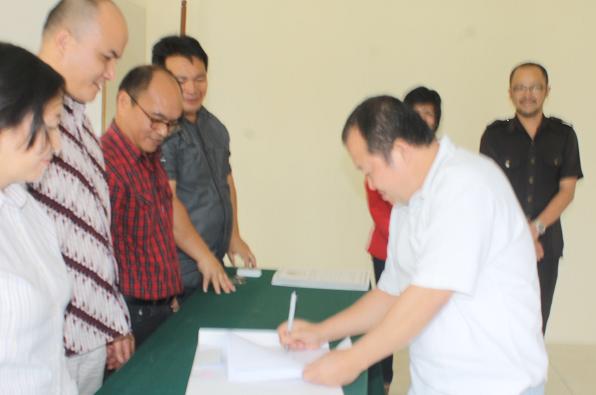 Maksimalkan Kinerja, KPU Minahasa Tandatangani TAPKIN